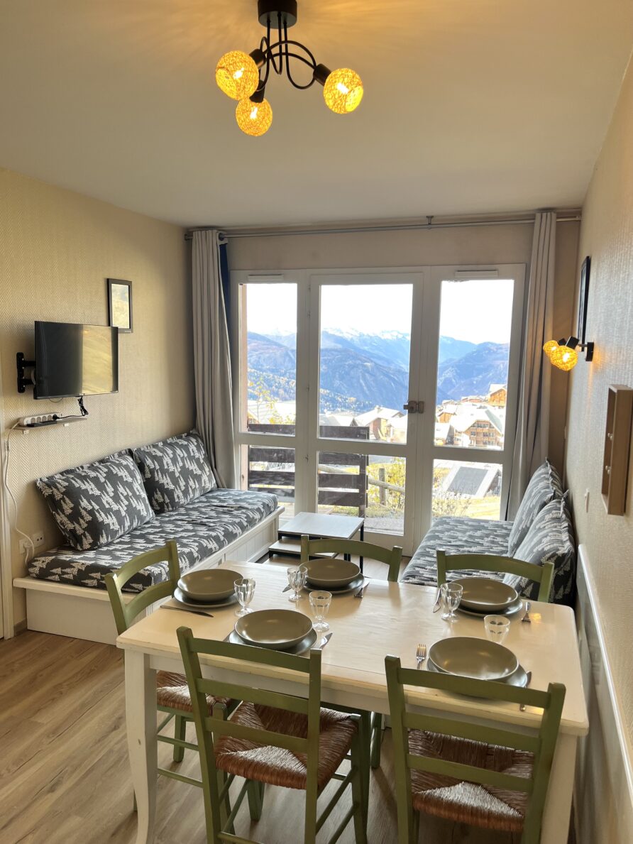 Appartement 4 à 5 personnes ski aux pieds – Caribou 313